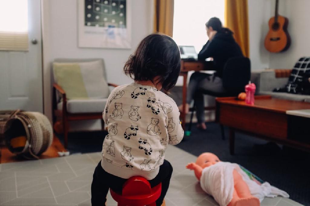 12 tips to survive the school holidays while working from home